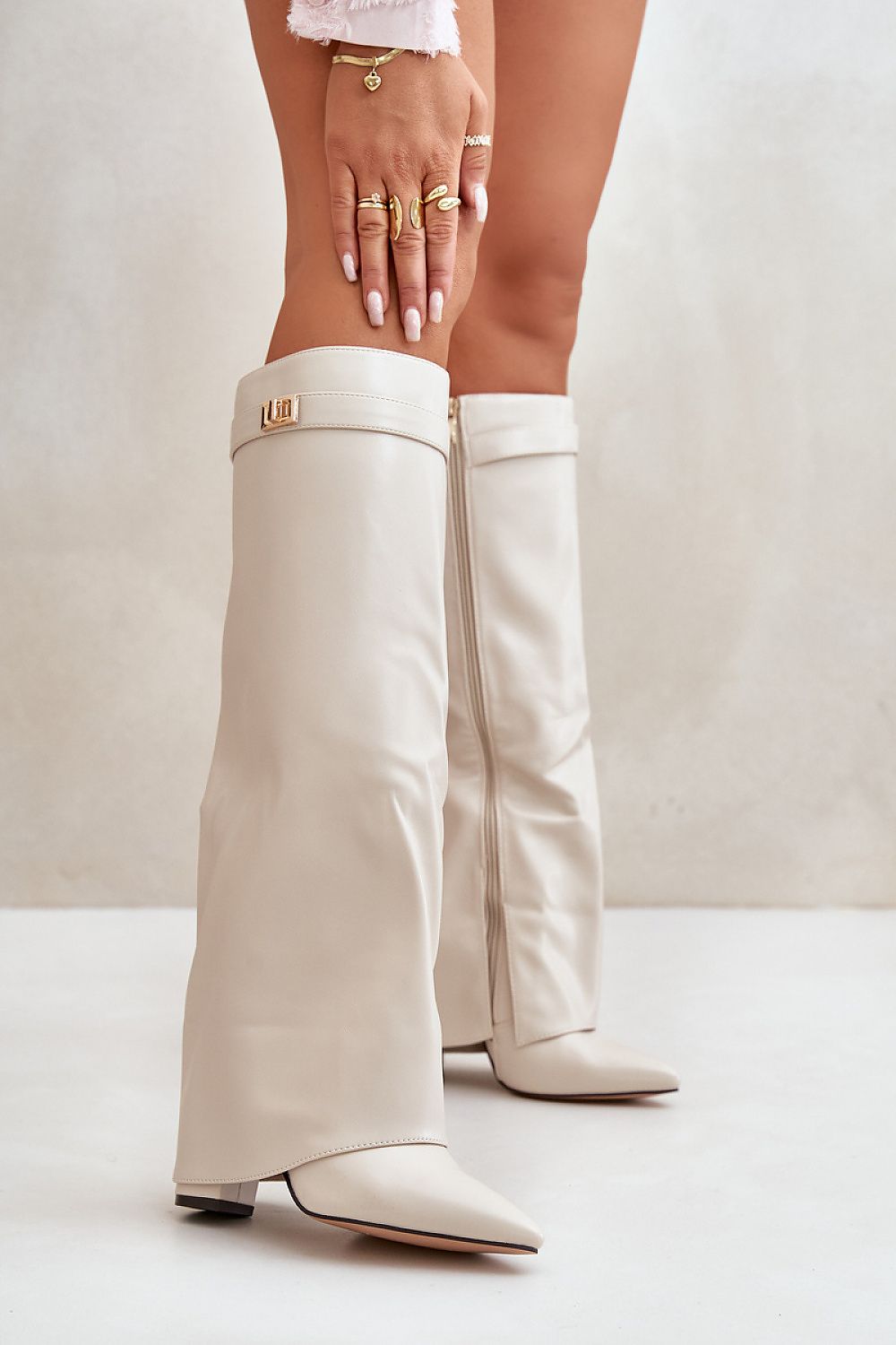 Heel boots below the knee