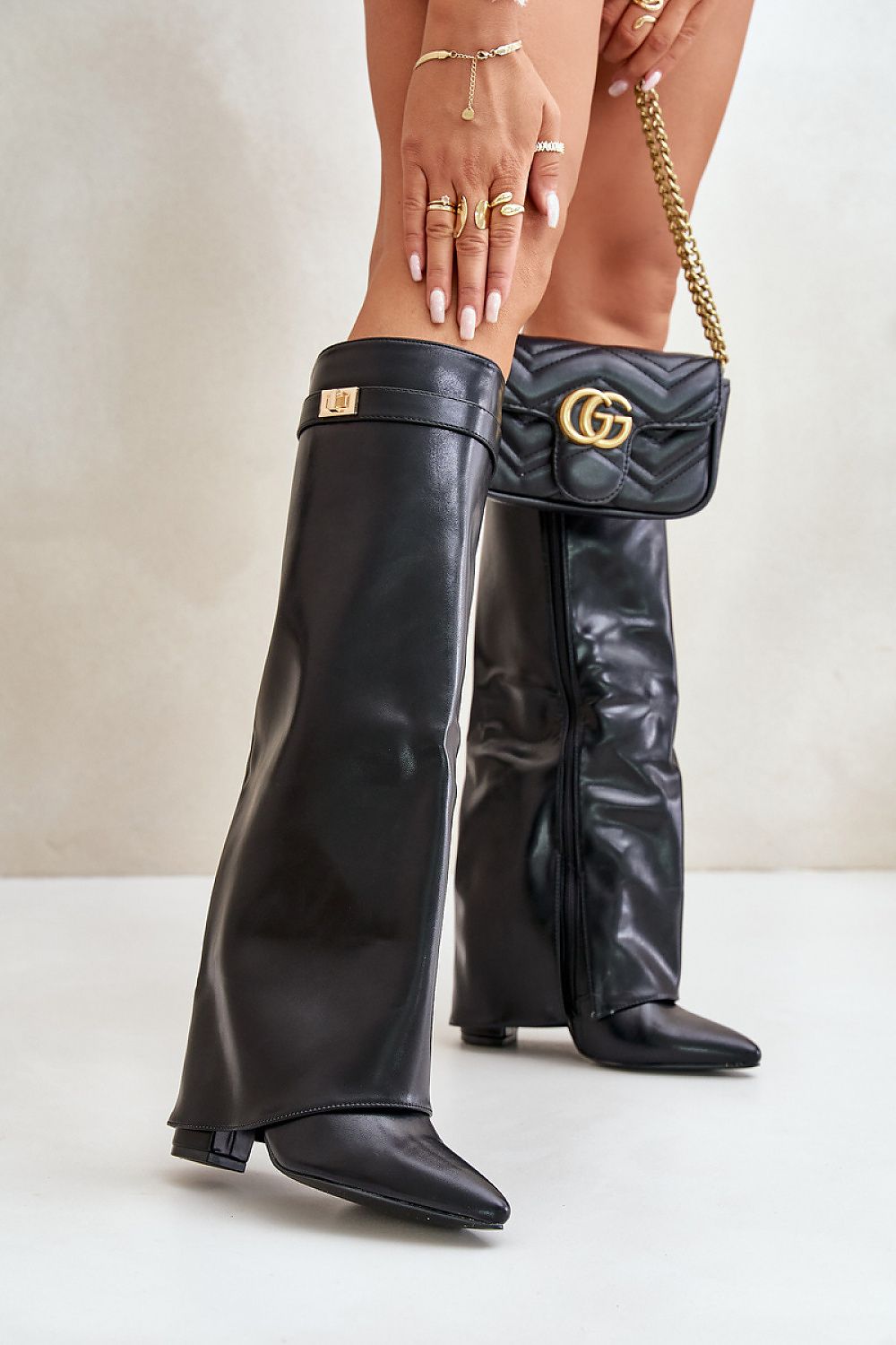 Heel boots below the knee
