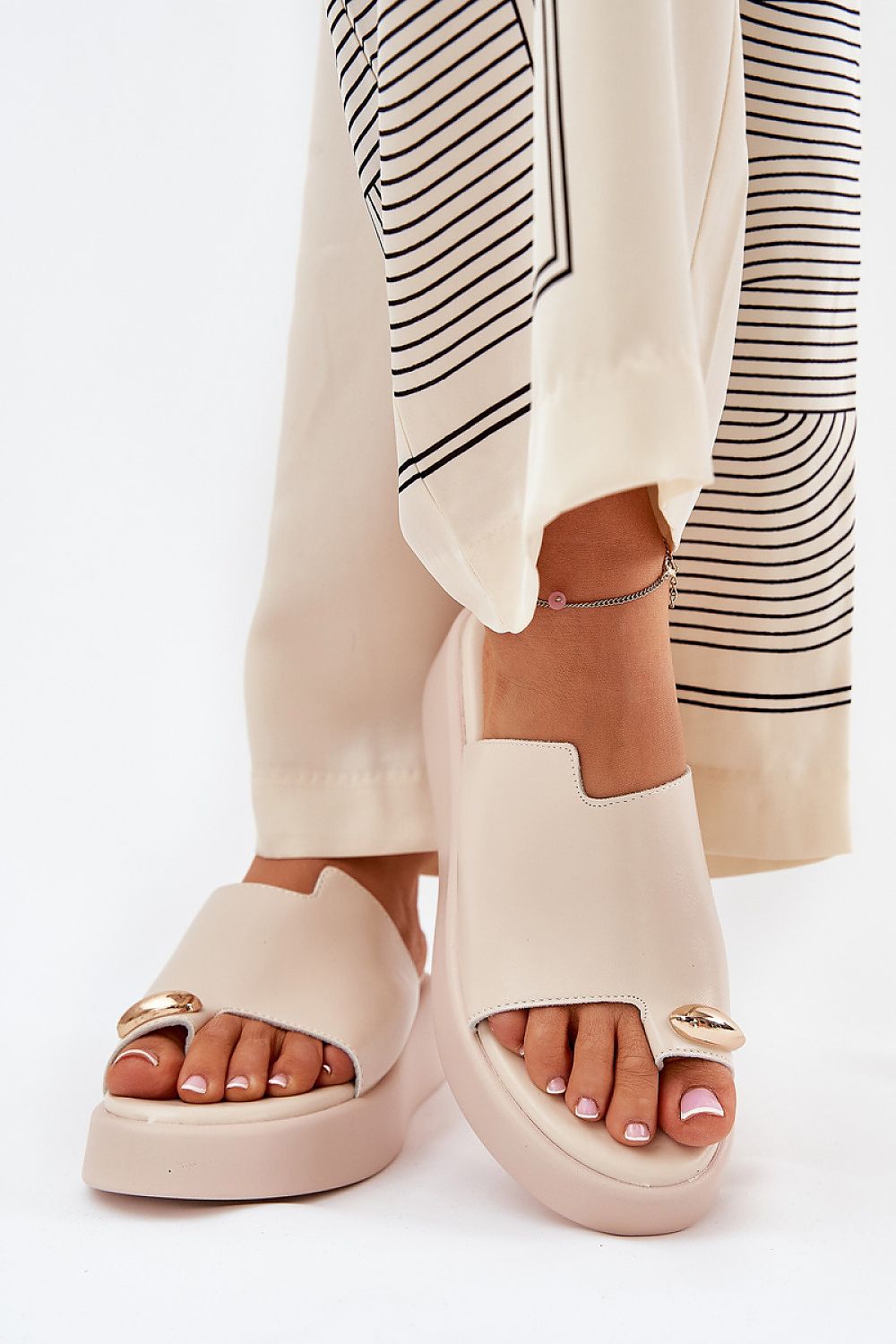  Flip-flops model 209952 Step in style 